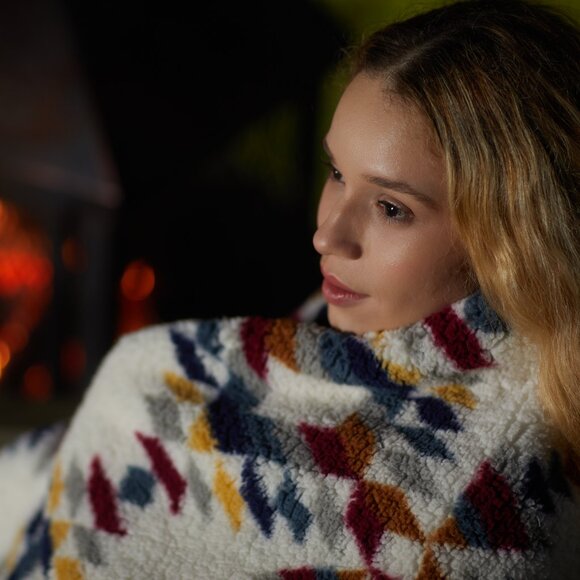 Luxe Home Decor Classic Faux Fur Throw | 1-Piece | Multicolor | 50"x60" - Picture 4 of 13